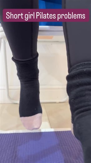 Feet dangling off the chair? That’s not “working harder” — that’s just awkward and uncomfortable. 😬 In my sessions (in person and online) we don’t “suck it up” or grind through. We adapt: blocks, cushions, chair height, range, pace — whatever makes the movement actually work for you. Pilates isn’t one-size-fits-all. Bodies aren’t standard issue, and your practice shouldn’t be either. Even online, every video includes options so you can feel connected, strong, and safe — not frustrated. 🪑 Drop 