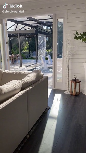 Relaxing Swim-Up Bar and Custom Pool Design in Orlando