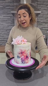 Icing sheets are a great way to add ✨flair✨to your cakes! They’re also super handy if you need a specific theme for your cake! They work best when you have a perfectly smooth base, that’s why we love using them with Frost Form! 🤗 You can order icing sheets online or from your local cake shop 👍🏻 Order Frost Form on www.frostform.com | Frost Form