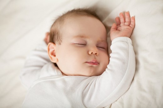 Comment habiller bébé la nuit, été comme hiver ?
