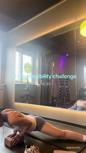 lock in and see it pay off🧘🏻‍♀️ #stretching #flexibility #motivation #splits #flexibilitychallenge