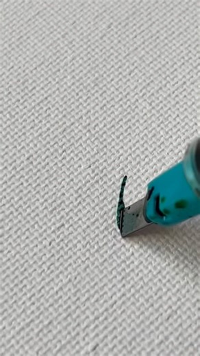 This is 100% cotton canvas and if you like a bit, or a lot, of texture and ‘toothiness’ then it’s well worth a try. More commonly used by artists for a unique textured effect on their work, it can also be used for calligraphy and lettering. The high quality cotton canvas can handle heavy inks and paints and even the super-wide 4.5mm nib we’re using here, with no bleed-through or feathering. Using cotton canvas does call for you to write a little slower than usual, especially with finer nibs, to 