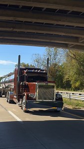 #largecarmag #bigdieselmedia #bigdieselboyz #bagged #peterbilt #largecarsmafia #bigironboyz #peterbilt389 #peterbilt379 | Big Diesel Media