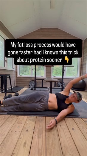 ✨ SAVE THIS ✨ Not sure if something is actually high-protein? Use this quick check I teach my clients 👇 The protein test: Look at the calories per serving and drop the last zero. That number = the minimum grams of protein it should have to count as high-protein. Let’s break it down ⬇️ 🥛 Cottage cheese — 185 calories ✔️ Target: ~18g protein ✔️ Actual: 25g → elite protein choice ✅ 🍳 Egg — 77 calories ✔️ Target: ~7g protein ❌ Actual: 6g → not a high-protein food (Still nutritious, just not your