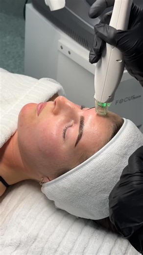 A moment to pause and reflect 🖤 If building confidence is part of your New Year intentions, non-surgical body sculpting and skin tightening treatments can support your journey toward feeling more confident in your skin. At Elite Body Contouring, we offer TGA-approved fat reduction, skin tightening and cellulite treatments, all guided by a personalised treatment plan tailored to your goals. ✨ Free body contouring consultation available ✨ Personalised treatment recommendations ✨ Non-surgical, no 