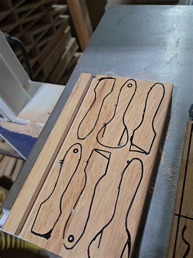 I was inspired by the cutting board #keychain activities and thought why stop there. I introduce to you tiny cooking utensil keychains. I plan to make a few more out of walnut #scrapwood & some cedar and white oak blanks I glued up. #rubberwood #woodspatula #tiny