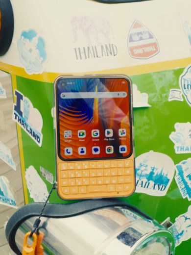 Feel the pulse of orange and live your color! Get ready to vibe with our exciting Titan 2 Elite. Featuring a stunning free transparent case and stylish lanyard, this phone brings life to your fingertips! Pre-order yours today 👉 Link in bio! #unihertz #unihertztitan2elite #titan2elite #smartphone #keyboardphone #qwerty #tech #retro #minimalist #worklifebalance #unihertztitan2 #keyboard #fyp #diy #creative #diycase