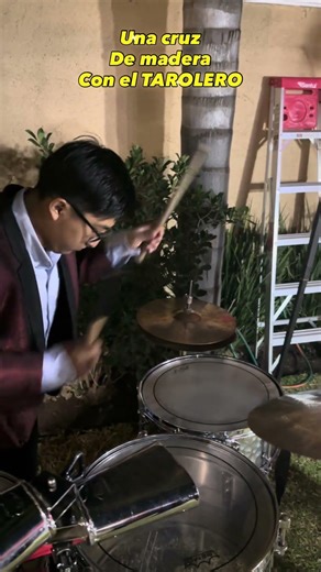 Una cruz de madera con el tarolero