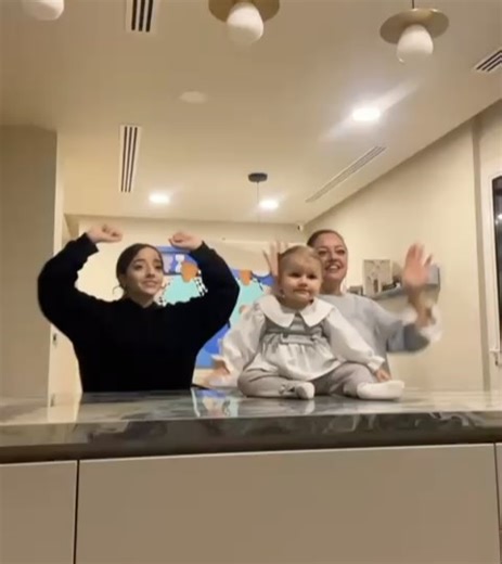 Nora Achmaoui on Instagram: "Last week was just SO COOL 😭😍 celebrated the @missoni Ramadan Collection launch, my hair transformation, the Shrek Musical of my sisters 🥹that kept me sobbing, a beautiful evening with my dad, the @bentleyemirates event where I gotta admit I look like Jacqueline Kennedy hahahah and actually a big big step happened for us behind the scenes I can’t even talk publicly about but all so excitinggggg ❤️"