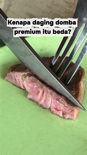 Kenapa Daging Domba Premium Itu Beda? 🐑🥩 1️⃣ Serat daging lebih halus 2️⃣ Lemak seimbang, rasa lebih juicy Sekarang giliran kamu 👇 Menurut kamu, kualitas daging itu dinilai dari apa? Harga, rasa, atau tekstur? Tulis jawabanmu di kolom komentar 💬 Nomor wa CS 0813-2700-4534 #DagingDomba #DombaPremium #SinatriaFarm #PeternakanModern #DagingBerkualitas
