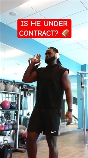 “Ex-Pro wide receiver still putting in work 🏈”