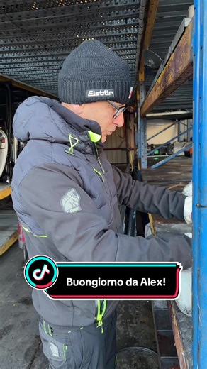 Buongiorno anche da Alessandro e il tagliando al CAT 🤝🤩🏍️🕺🏾💪🏼🚘 #autodemolizionedilorenzo#ebay#ricambiusati#ironia#buongiorno