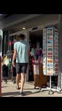 Wildfire | In Le Porge, Miquette’s shop becomes a refuge for victims two months after the...