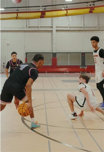 AAU Bag work😮‍💨 @Darrius Hawkins #aau #basketball #bball #darrius #edit #fyp #chicago #createthevision