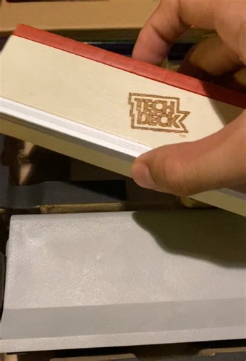 Kỹ Thuật Fingerboard Độc Đáo Từ Tech Deck