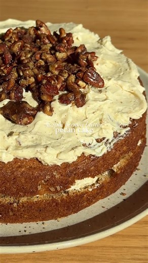 Michelle Kim 김하나 on Instagram: "MAPLE BROWN BUTTER PECAN CAKE! The best moist butter pecan cake with maple brown butter cream cheese frosting topped with candied pecans! Ingredients: Cake: 187g all purpose flour 1 ½ teaspoons baking powder ¼ teaspoon baking soda pinch of salt 1 tsp cinnamon 113g unsalted butter (softened to room temp) 180g granulated sugar 2 large eggs 1/2 tbsp vanilla bean paste 120g buttermilk 55g toasted chopped pecans Full recipe on my substack! #butterpecancake #maplebutter