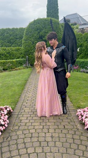 What if…👀🌸••Azriel: CFowl Cosplay Elain: @dakotahsgrotto @acourtofrainandrevelry Starfall Ball••#bookstagram #books #bookcommunity #romantasy #fantasy #bookcosplay #bookseries #sjm #sarahjmaas #acotar #acomaf #acowar #acofas #acosf #elain #elainarcheron #azriel #batboy #elaincosplay #elainarcheroncosplay #azrielcosplay #nightcourt #garden #elriel #elainxazriel | Dakotahsgrotto