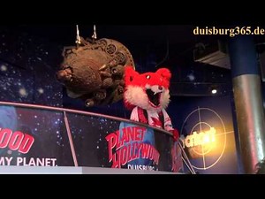 Manni - das Fuechse Duisburg Maskottchen im Planet Hollywood