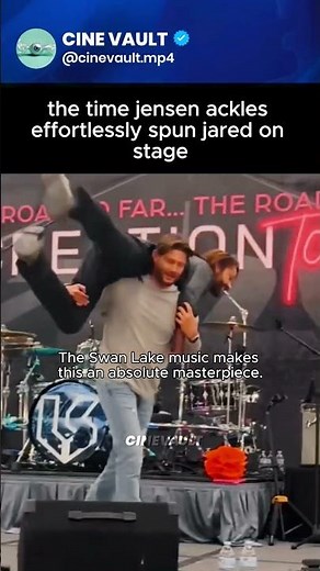Jensen Ackles lifts Jared Padalecki on stage! 📉😱 | #Supernatural