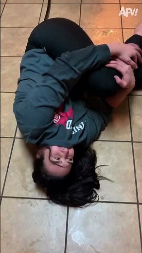 Thanksgiving Dinner just got a lot more complicated... 😬 #afv #fail #funny