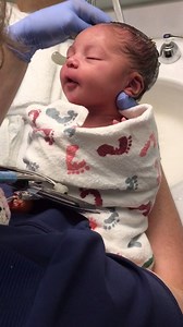 We can't stop watching this baby having her hair washed 😍😍😍 Via JukinVideo | HuffPost UK Parents