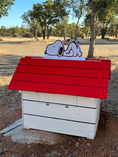 Large Snoopy Doghouse Topper Figure | Peanuts Yard Decor | Outdoor Snoopy for Dog House | Snoopy Decor for Pet Lovers | Snoopy on Dog House - Etsy