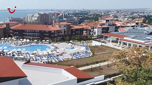 🔎 Spotlight on: 🌟 TUI FAMILY LIFE NEVIS RESORT 🌟 This 4* ALL INCLUSIVE family hotel scores great reviews on TripAdvisor and boasts a splashzone, spa & suites that sleep up to 6. It has baby facilities & kid's clubs for 3-11, spa, multi-sport court and is just a short stroll from the beach 🏖 Fine out more >> bit.ly/2GcMaqI ov visit your local TUI Store ✔ | TUI Ireland