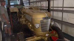 47K views · 888 reactions | Das Original mit 23 Betriebsstunden läuft! Der goldene Fendt Farmer 2 von 1961 war der 1000000. produzierte Fendt! Peter Meier vom Fendt Classic Club hat mit hat mich 2023 in Nordhorn noch einmal kurz auf den Auflieger gelassen für dieses Video . Vielen Dank! | Dr. Trecker | Facebook