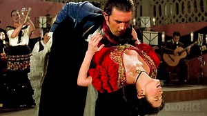 La Máscara del Zorro es una gran película de acción pero lo que la distingue es el tórrido romance entre Antonio Banderas y Catherine Zeta-Jones | Boxoffice - Mejores escenas de películas