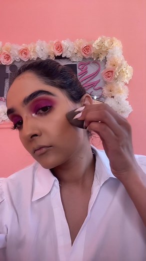 Mrs Big Bite Makeup Tutorial: Dark Eyes and Nude Lip Look