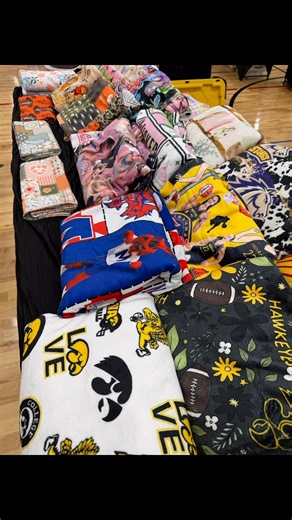 Craft Village is underway!! Stop on down and check out our various vendors all set up and ready to go from 2-7pm! #MCBD #DowntownMarshalltown #shopping#craft #vendor #HolidayStroll | Marshalltown Central Business District: A Main Street Community