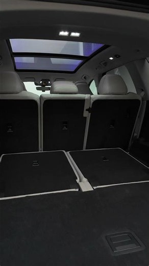 💡Trunk/boot space of the all-new Audi Q7, here as 7-seater!