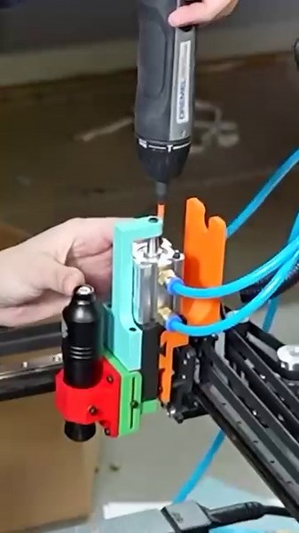 I tattooed my friend with a 3D printer!