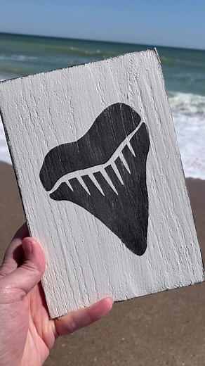 What could be better than ocean waves and colorful beach signs?! Come tell me which is your fave! 😍😍😍 #ameliaisland #fernandinabeach #coastalhomedecor #beachdecor #beachsigns | Anchored Soul Designs