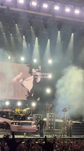 5 Seconds of Summer: Everyone's A Star Concert Clip