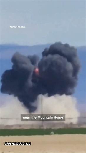 4 pilots eject safely after jets collide at Idaho air show
