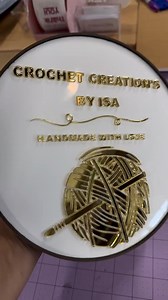 Watch as @gprintersusa Creates a 10” acrylic business sign using their Glowforge! 🧶 the cherry on top? That super functional base made out of wood that works beautifully. Share this with a friend and let us know in the comments what type of projects or materials you would like to see next! 🖨️: Glowforge Pro ✨: @gprintersusa 🎨: Wood, Acrylic, Adhesive #crafter #lasercut #sign #emprender #emprendimiento #cortelaser #sign #emprendedores | Glowforge