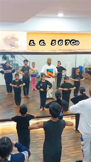 The Showcase Dance Studio on Instagram: "BEGINNERS BALLET 😎 DANCE STEP #ballet #kidsclasdanc #kidsdanceclass #balletdancer #dance"