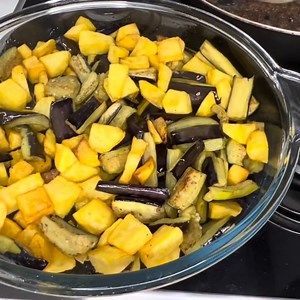 448K views · 3.9K reactions | PATLICAN YEMEĞİNİ KAPIŞ KAPIŞ YEDİLERBU ŞEKİLDE YAPIN ASLA BIKMAZSINIZ Yemek Tarifleri | Nefis mi nefis | Facebook