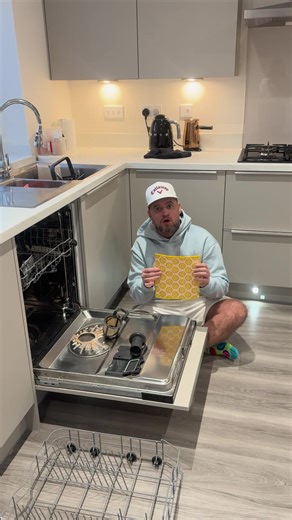 Cleaning the Dishwasher with Scrub Daddy Cloth