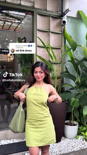 Stylish Halter Dresses for Trendy Summer Looks