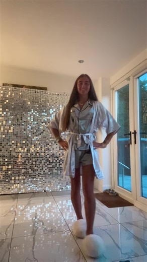 Really a real life princess #promomakanliburan #prom2025 #fyp ✨✨✨