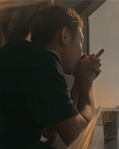 #LDHSCREAM 𝙈𝙚𝙢𝙗𝙚𝙧'𝙨 𝙑𝙞𝙙𝙚𝙤 出演&編集 : SHUNNOSUKE 撮影 : 笑大郎 ‧┈┈┈┈┈┈┈┈┈┈┈‧ 📩𝙛𝙧𝙤𝙢 𝙎𝙃𝙐𝙉𝙉𝙊𝙎𝙐𝙆𝙀 LDH SCREAM SPECIAL SESSION Vol.3 本当にありがとうございました！！🙇‍♂️❤️‍🔥 LDH kitchen THE TOKYO HANEDA、ロケーションが最高すぎます！ 飛行機のフライト×夕焼け見た瞬間、「これ撮るしかなくない？」って笑大郎となって✈️🌇 リハの合間に、いつものノリで 「3分でMV撮ろうぜ！」って感じで、カメラワークも編集もガチなのに、完全に遊び（笑） その時の小道具でまさかの砂時計、、、 ここからまさかの展開で LDH SCREAMSPECIAL SESSION！のゲーム企画 《箱の中身はなんだろな？》の最後のお題が砂時計😅 しかもマネージャーさん、俺らがさっき撮影で使ってたこと知らなくて、結果すぐに正解が分かってしまうといった事になってしまいました😂 まさかの伏線回収すぎて笑ってしまいました🤣 砂時計