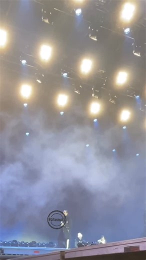 Susana Mata Camara on Instagram: "@kevinscottrichardson con el frio que hacía, mejor un chcolate caliente 🤭 #kevykev #lordkevin @backstreetboys #bsb #nby #nbyfans #kevin #ktbsbpa #kevinscottrichardson #bsbarmy #bsbfan #bsbmemories @aj_mclean @howie_dorough #backstreetboys @kevinscottrichardson"