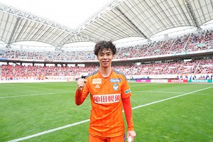 Unique celebration by Albirex Niigata for their match hero. 🫶😆 #J30 #JLeague | J.League (Japan Professional Football League)/Jリーグ