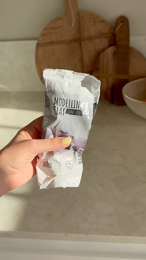 Charlotte ☾ DIY déco on Instagram: "Mes 5 diy en argile autodurcissante ✨ @actionfrance a été élu enseigne préférée des français pour la troisième fois cette année 🥳 Et j’en profite pour vous repartager mes 5 diy avec leur pâte autodurcissante :) Dis moi ton préféré en commentaire !! #diy #diydeco #argile #action #actionfavoritebrand @action.france"