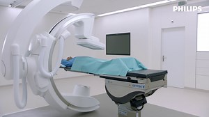 Azurion con FlexArm le ofrece un rango de movimiento de 270°, lo que le permite alcanzar todas las posiciones de imagen sin afectar la posición óptima del equipo ni mover la mesa del paciente. | Philips