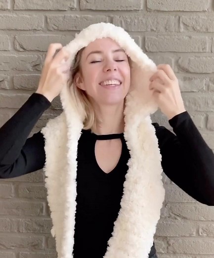 9.1K views · 267 reactions | Demonstration of the Hooded Infinity Scarf by my sister Karla  It's a new free crochet pattern on my website including step by step video | Free crochet patterns by Wilmade | Facebook