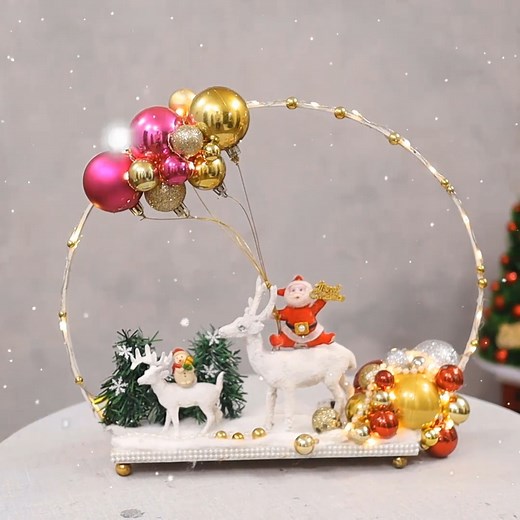DIY Santa riding reindeer hula hoop decoration | GH Media