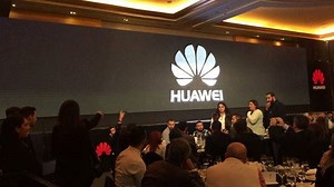 Launching of @huawei_mate10pro ... event organized by @mauricesalloum .... #vj #visuals & #vjset by #eyeseeexperience | EYE SEE Experience